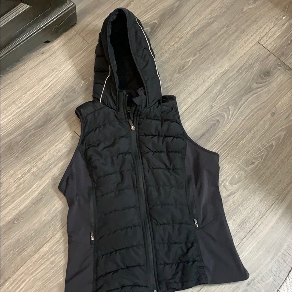 Tangerine medium sized puffer black vest
